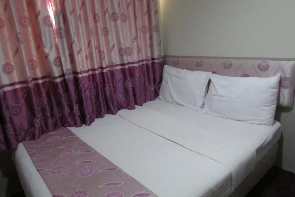 Meriton Hotel Singapore 2*,  Singapore