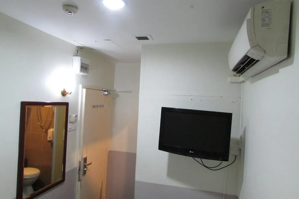 Meriton Hotel Singapore 2*,